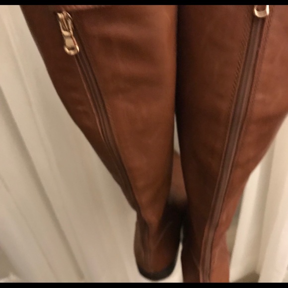 🔥Ann Taylor brown tall boots w/back zipper&gold🔥 - Picture 3 of 6